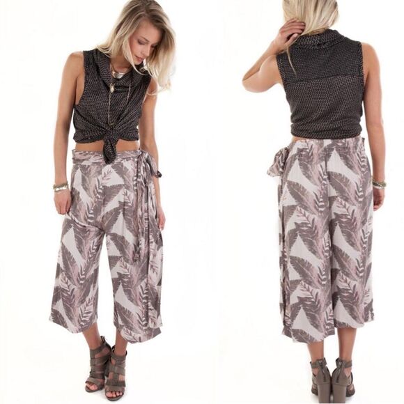 Free PeopleHi Rise Culotte Palm Print - Picture 3 of 13